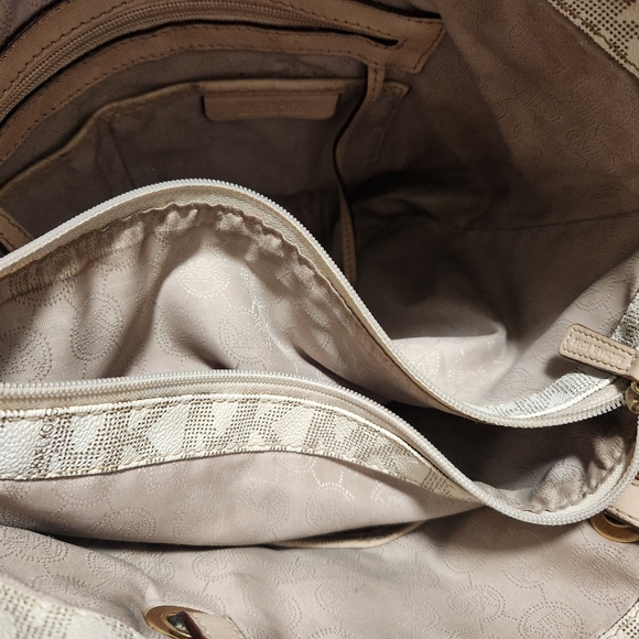 Large Michael Kors tote and matching wallet - Picture 9 of 16